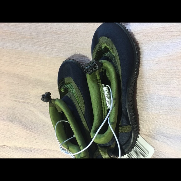 - New Unisex Water Shoes Size 7 Black & Olive Green 💚🖤💚 - Picture 2 of 8